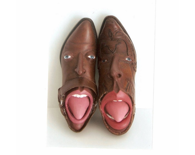 美國藝術家Gwen Murphy「戀足系列」　二手舊鞋雕塑生動詮釋眾生相