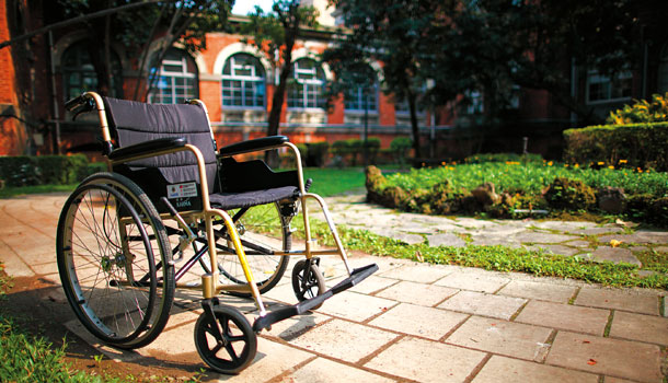 如何幫長輩挑選一張好輪椅？ - 康健雜誌