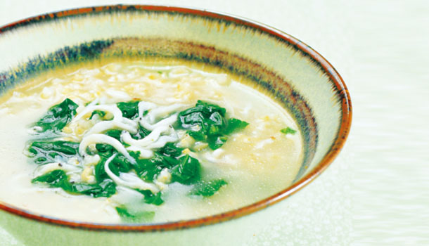 高纖、消脹氣的療效食譜─莧菜銀魚糙米粥