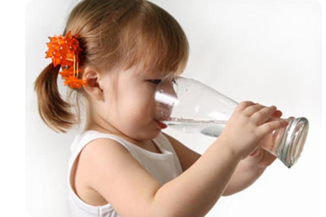 孩子一天到底要喝多少水？